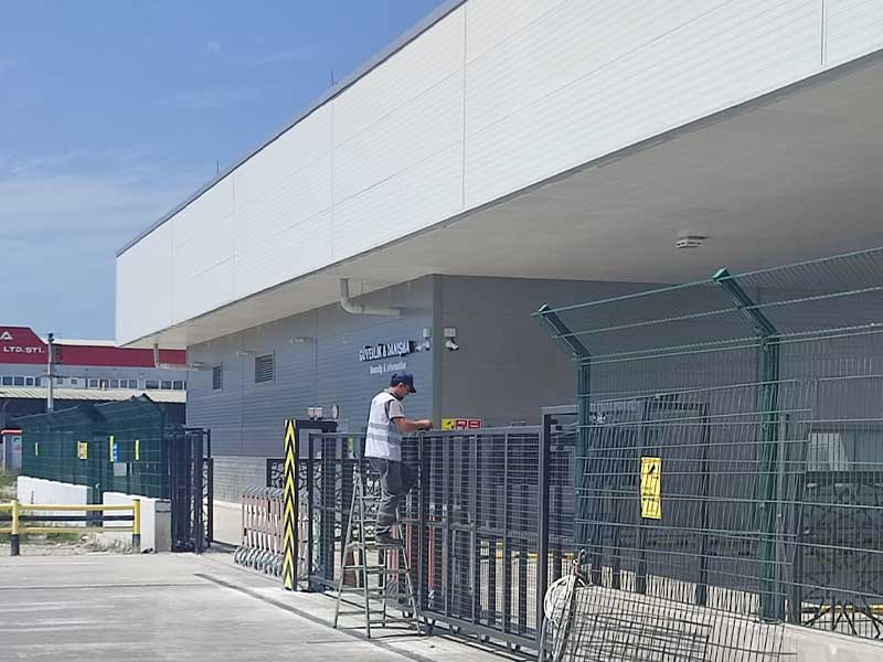 Otomatik bahçe kapısı garaj kapısı